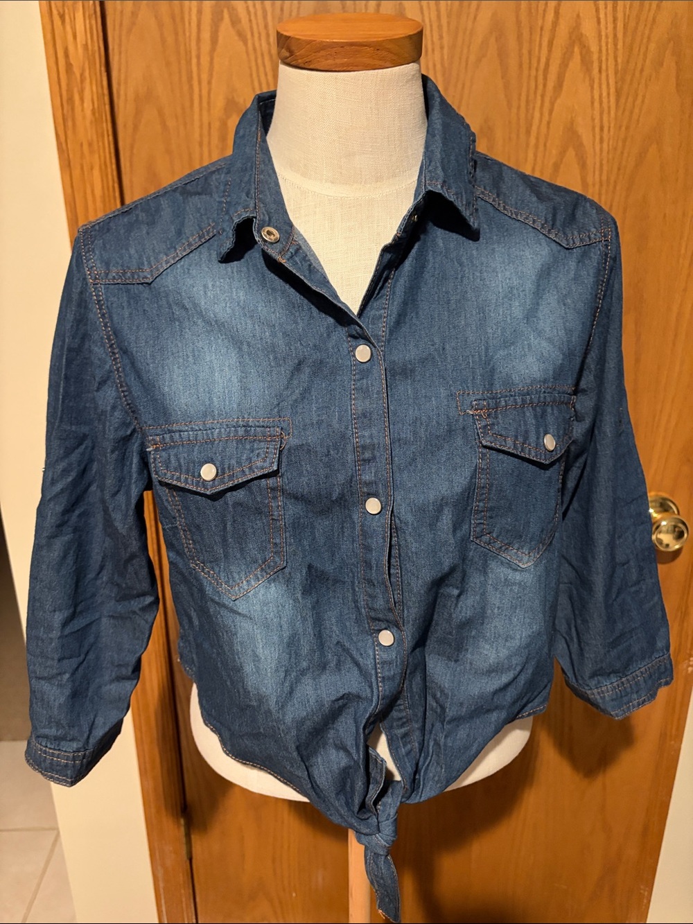 Cropped dark wash jean shirt that ties at the waist Size small